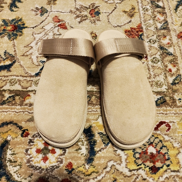 UGG Goldenstar Slingback Clog Flats - Picture 3 of 10